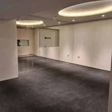 Carica l&#39;immagine nel visualizzatore di Gallery, Premium 20mm Grey Speckle Rubber Gym Flooring - Straight Edge
